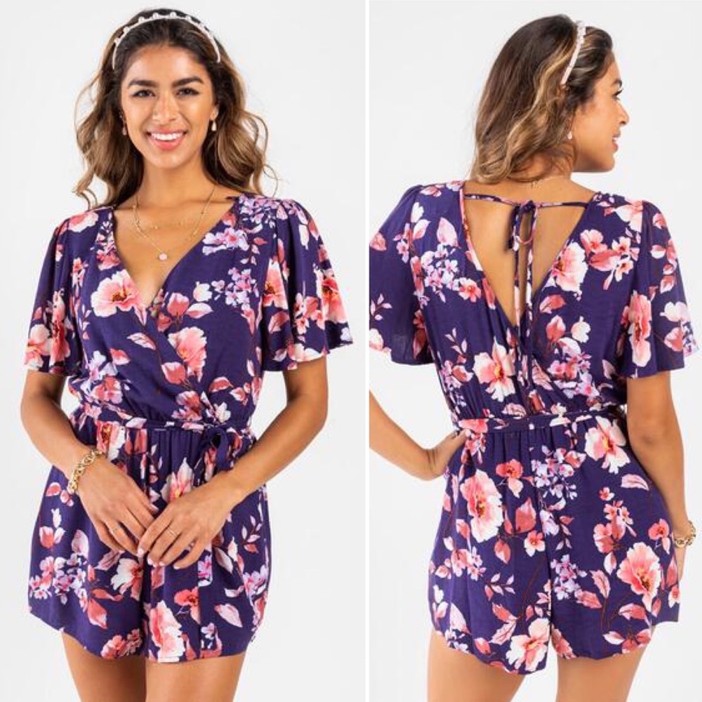 Francesca’s Fay Floral Front Tie Romper (size XXS)